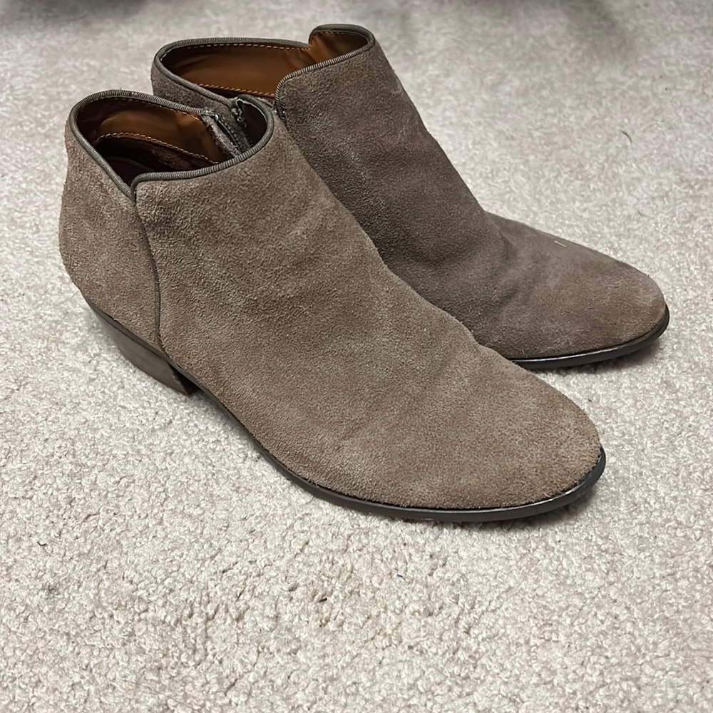 Crown Vintage Suede booties
